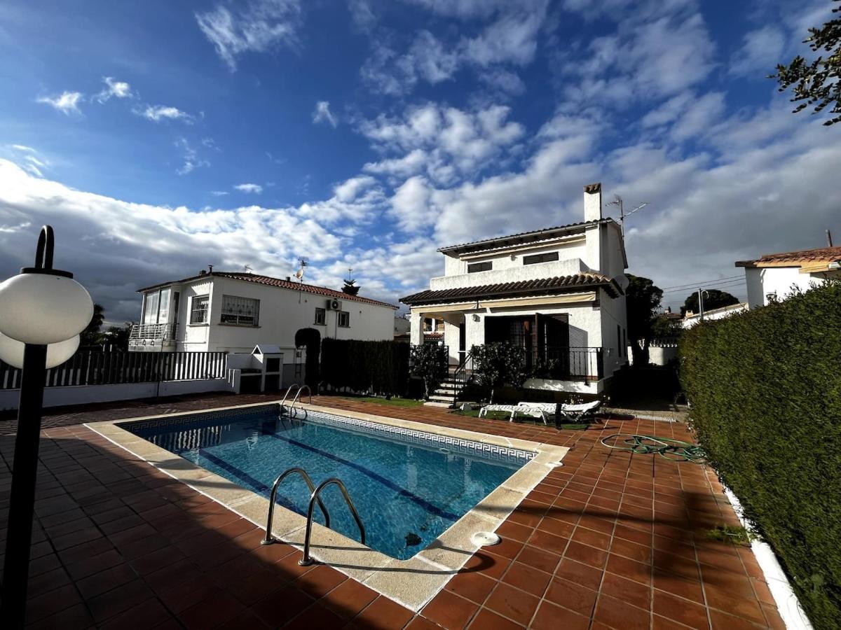 With Private Pool Holiday home *
